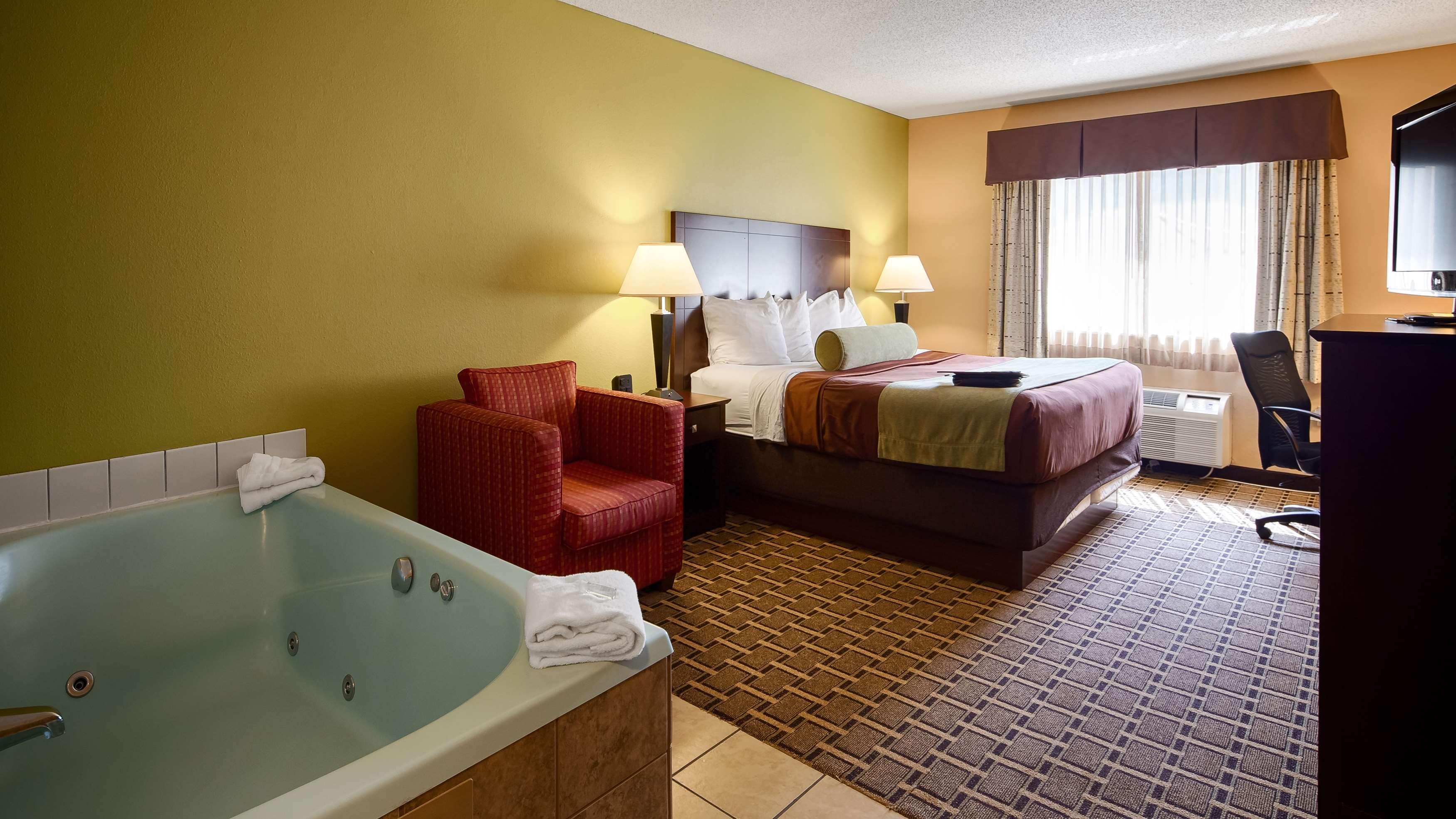 Best Western Plus Executive Inn St. Marys Екстериор снимка