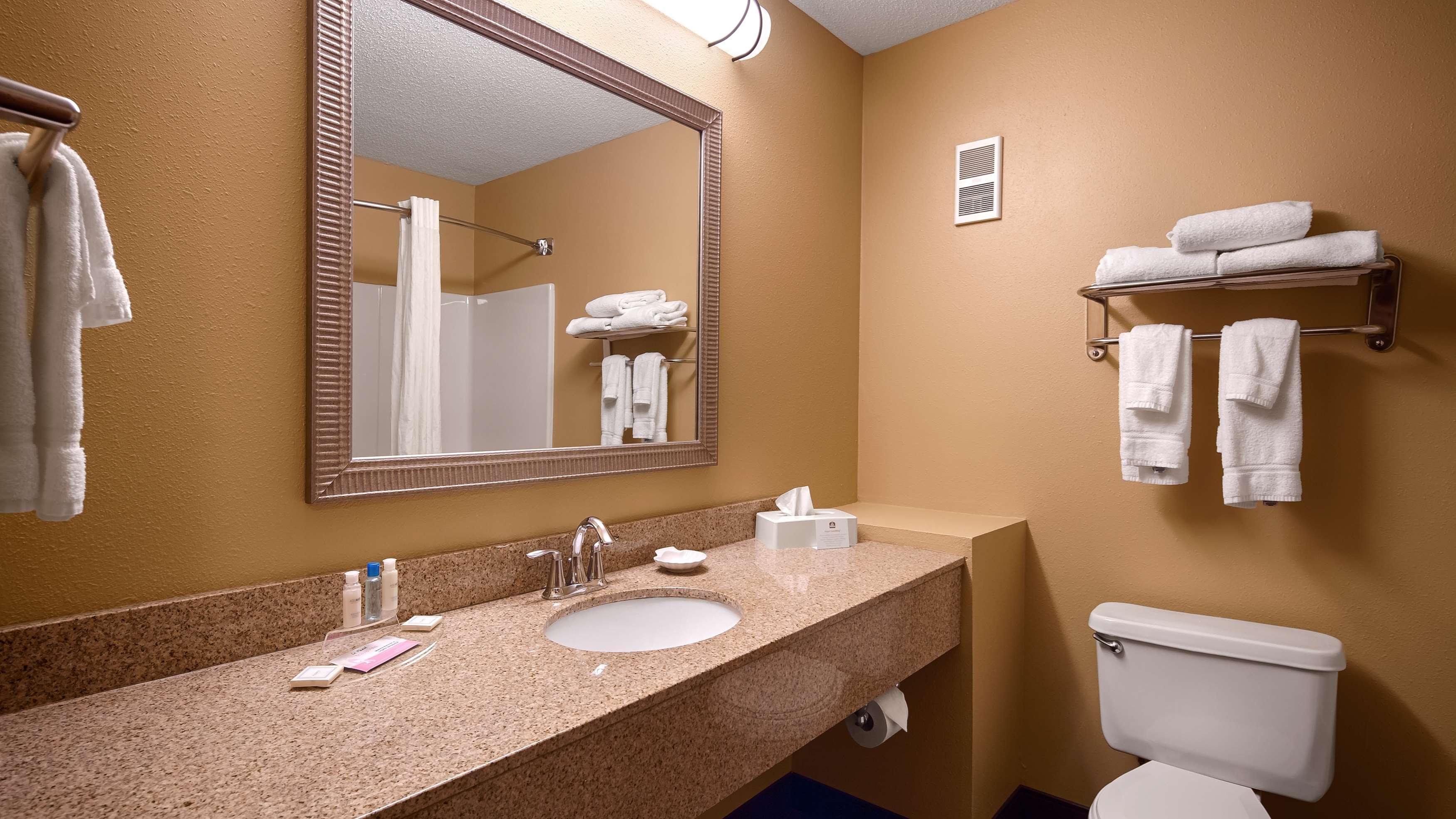 Best Western Plus Executive Inn St. Marys Екстериор снимка