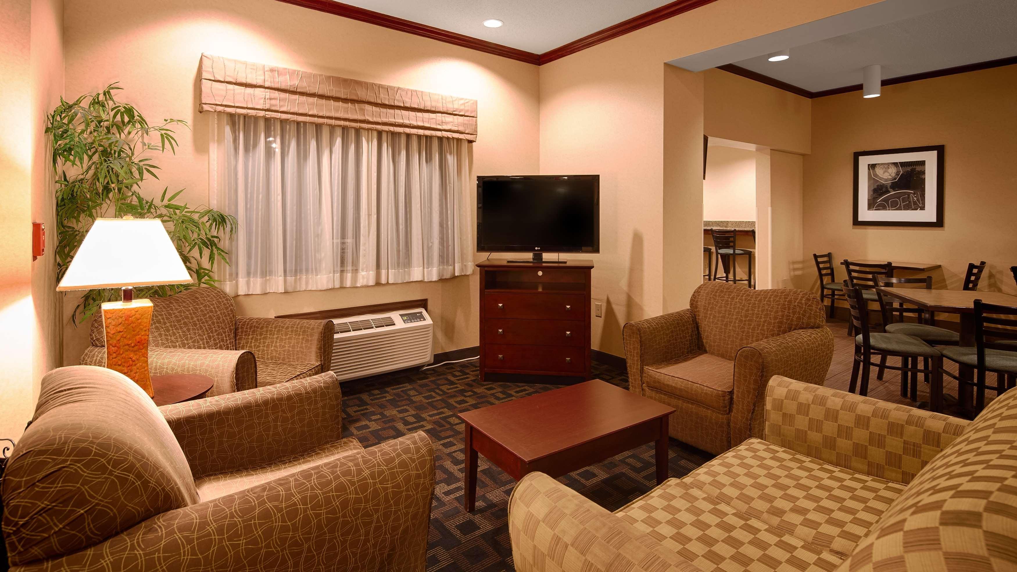 Best Western Plus Executive Inn St. Marys Екстериор снимка